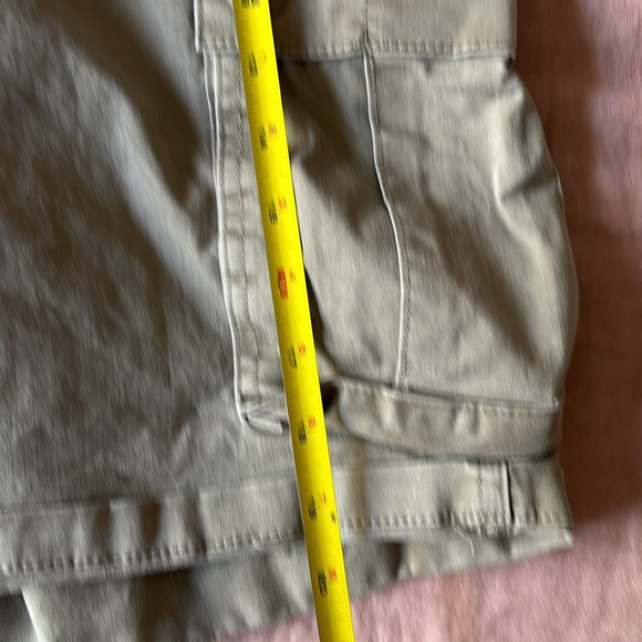 Lee Men’s Khaki Cargo Shorts – Size Medium - Picture 4 of 5